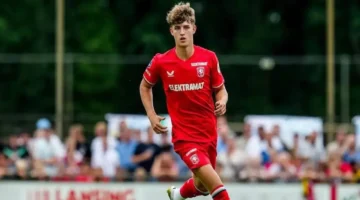 برشلونة يراقب باستوني وخيارات بديلة لتعزيز مركز قلب الدفاع الأعسر في الفريق